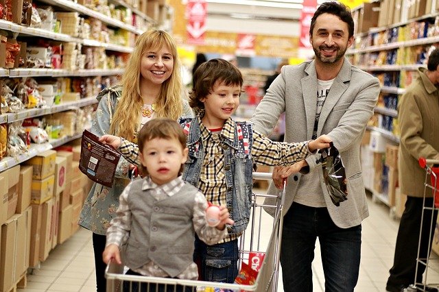 Famille en magasin